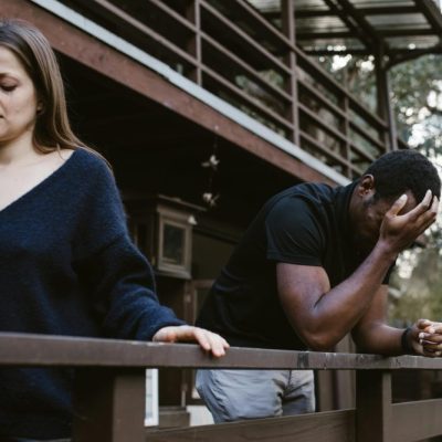 couple-fighting-on-balcony